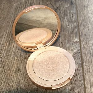 Tarte Amazonian Clay Highlighter shade Stunner